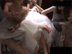 爆笑的GIF图：妹子，你能不能长点心，看着都疼