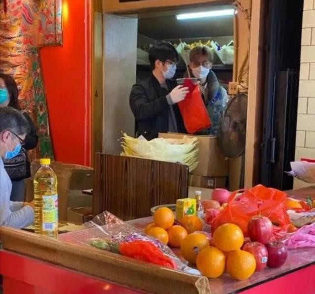 杨怡罗仲谦结婚:杨怡承认怀孕，将花心的罗仲谦变成好老公，女强男弱的爱情开出花