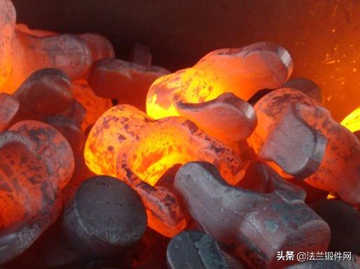制砂机用高铬钢锤头作用