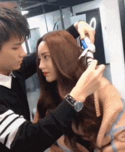 美女的邪恶动图图片：看到这一幕，不知道转行还能来得及吗？