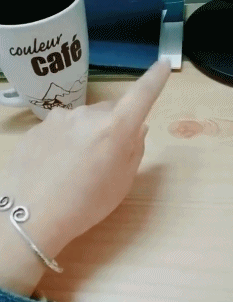 很性感的美女动图GIF图：看锁骨，看这里！