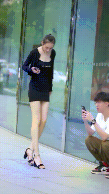 美女内涵动态图片：美女，又来撩人了啊！