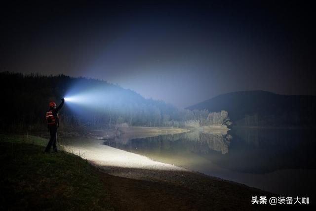 这款三眼小钢炮竟有18000流明——Lumintop雷明兔GT3手电