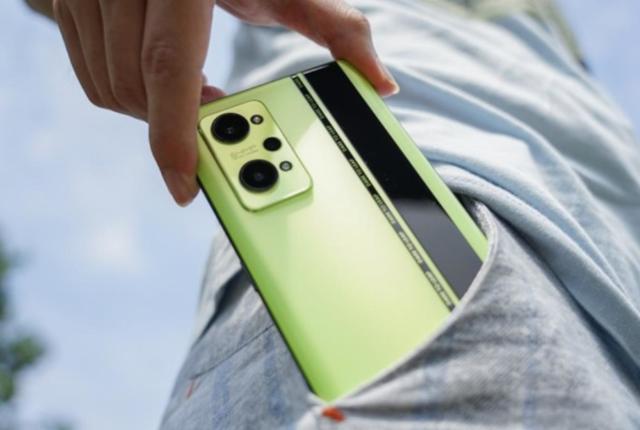 2000元次旗舰和5000元真旗舰，有何不同？多花3000就是交智商税吗