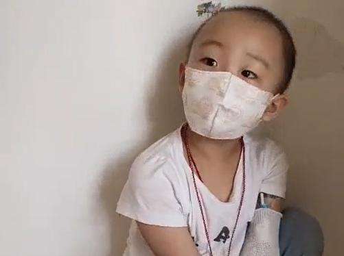 5岁女童苦苦哀求：“妈妈，不要留我一个人！”