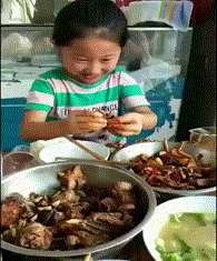 搞笑GIF图：垂涎三尺的表达方式异于常人