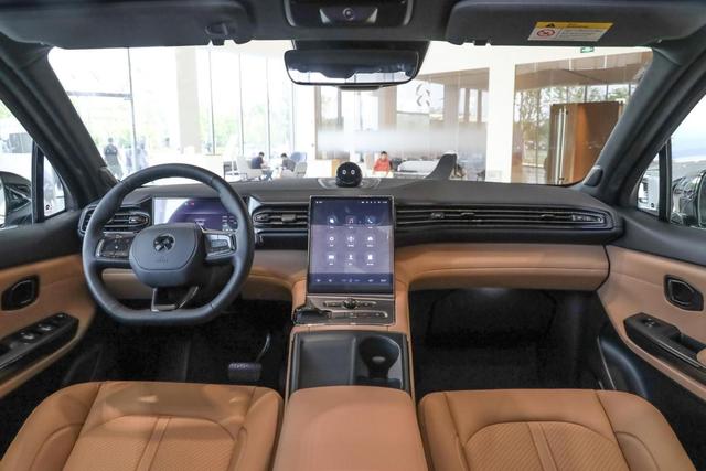 家用、运动两不误，续航610km，零百加速4.7秒，解析蔚来ES6