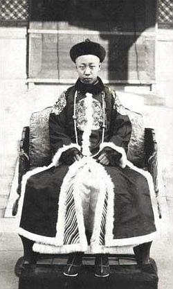 1953年，44岁妇女傅玉芳临死前向环卫工丈夫坦白：我曾是大清皇妃