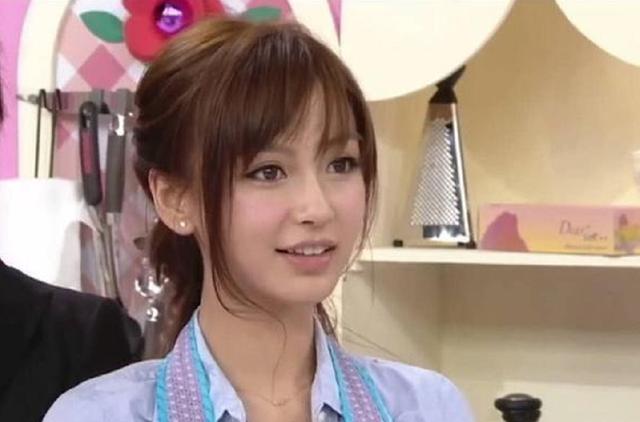 从"片酬8000万"到“无戏可拍”，离开黄晓明，baby真的啥也不是？