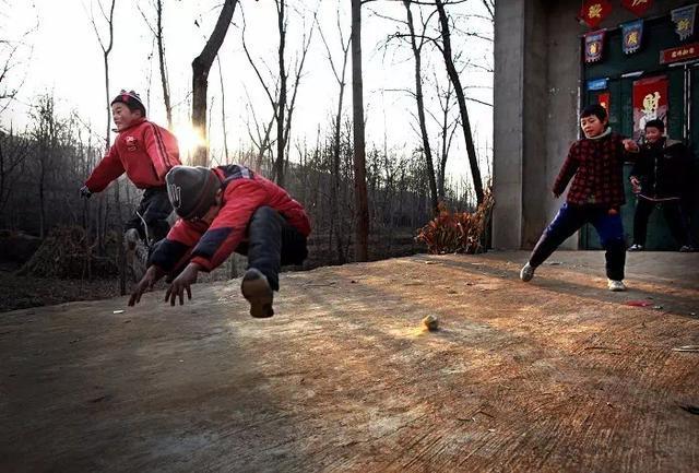 小时候玩的五个小沙包叫什么(记一次游戏玩沙包)