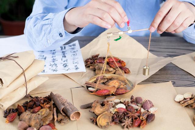 古代药方才几味药，现在中药往往是十几味？是中医退步了吗？