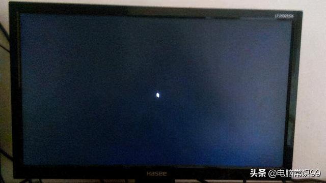 电脑黑屏有鼠标显示怎么回事（怎么解决）