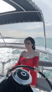 邪恶的美女动态图片：妹子姿势已摆好，就等你帮忙健身了