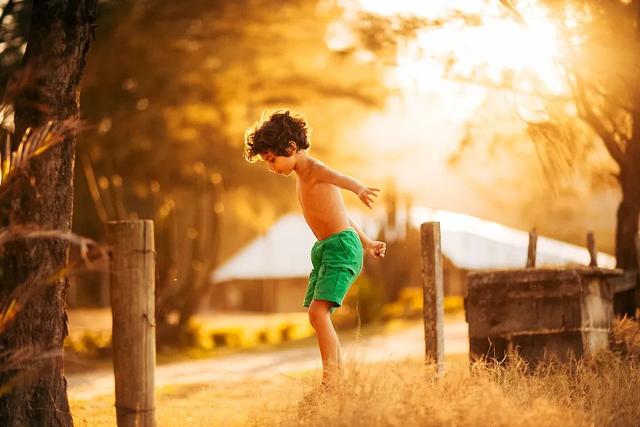 10岁女孩产子，成“最年轻妈妈”！家人：不知道她怀孕了