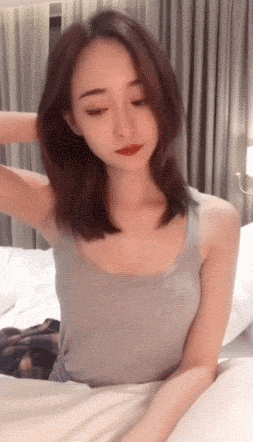 美女的内涵动态图：这小虎牙真好看