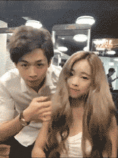 身材好的美女GIF：这大长腿，一线天啊！