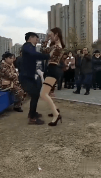 爆笑的GIF趣图：谁能看出来，哪个妹子没男朋友？