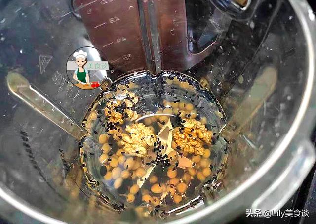 秋天，这“2黑2黄”多给孩子吃，浓稠细腻含钙量高，打成糊真香呀