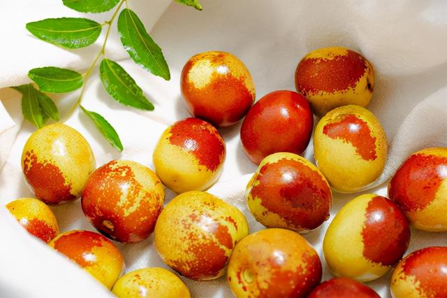 天气渐凉，水果选择应上心，这5种应季水果，或能助您提升免疫力