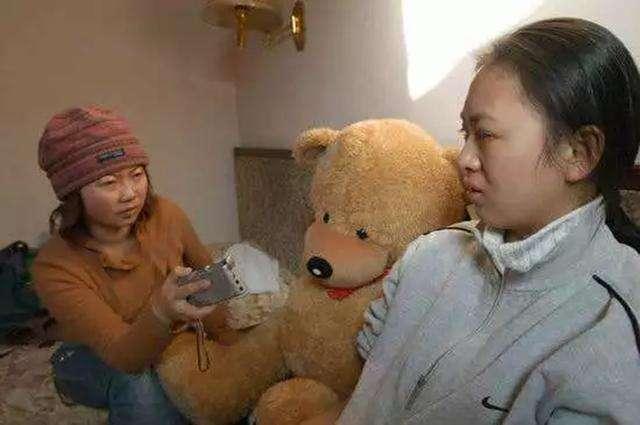 黄定宇控制童瑶近一年:“小章子怡”童瑶：和章子怡同脸不同命，被强奸被家暴她有何苦衷