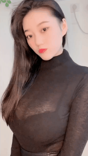 偷偷看的美女GIF动图：妹子的高难度瑜伽动作！请保持！