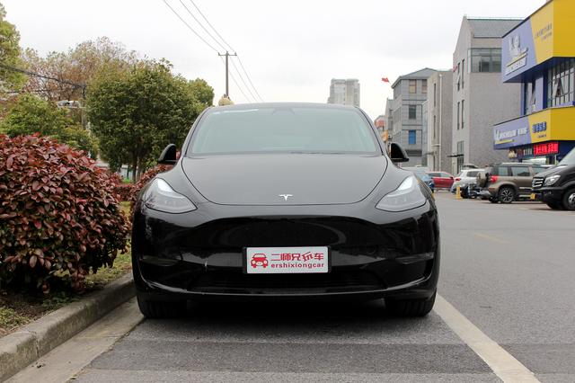 试驾特斯拉Model  Y：这玩意儿开起来咋就那么像个“大玩具”？