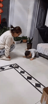 搞笑的GIF图片：你可把小家伙，惹急眼了