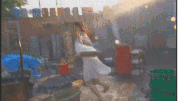 美女的另类动图GIF：竟敢在我的工地上撒野？