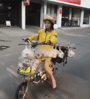 羞羞的美女动图GIF图片：外卖小姐姐强悍