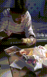 爆笑的动图GIF：你的摩托车加的是白酒吧