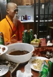 爆笑的GIF动图：大师，你出家前也是社会人吧！