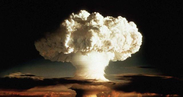 原子弹爆炸时，躲在水中能否保命？日本核爆炸幸存少女给出了答案