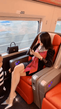 美女邪恶动图：别人家优秀的老婆！这姿势！