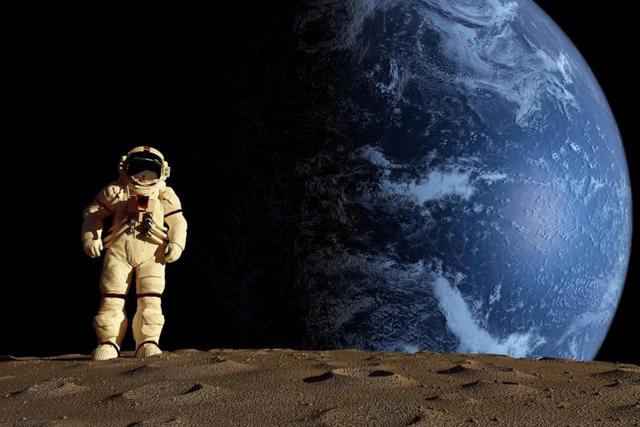 宇航员返回地球为何要抬着走，宇航员返回地球后，为什么要被人“抬着走”并非是“耍大牌”