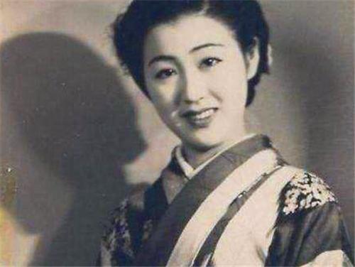 1945年 一连长娶了位日本女战俘 44年后 儿子继承数十亿财产 今日热点