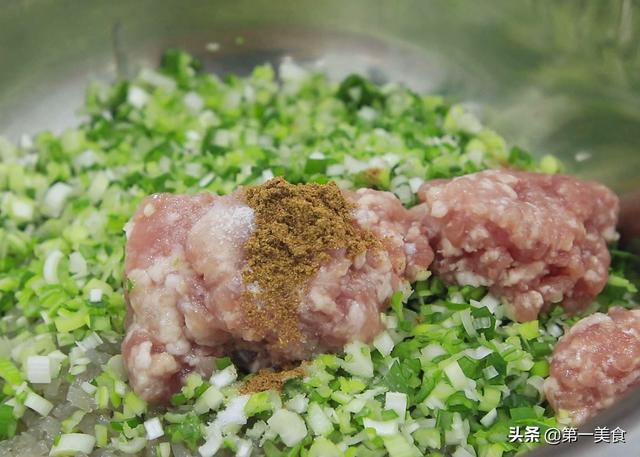 饼的制作方法 饼的制作方法（槐花饼的制作方法） 美食