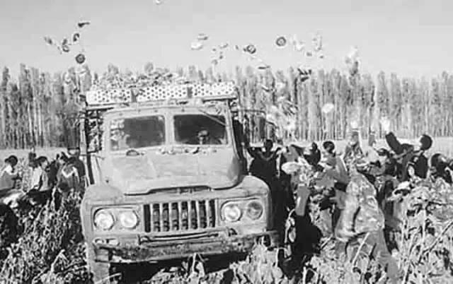 1981年，邓小平决定恢复新疆生产建设兵团，究竟有何先见之明？