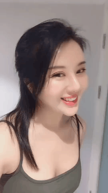 美女内涵动态图片：野外遇到这样一个姑娘，你会干吗？