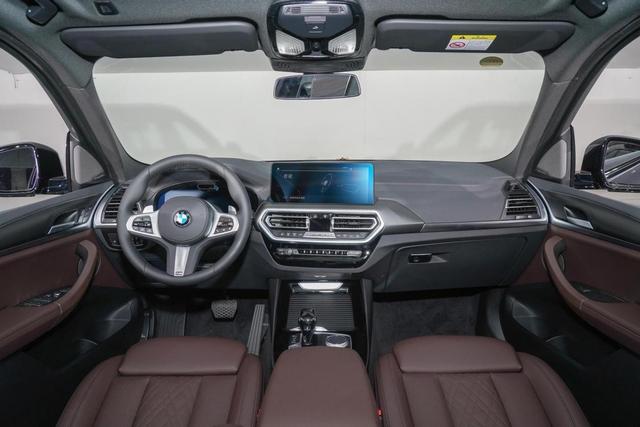 宝马又发力了，30天大卖10390辆，全系2.0T+8AT，带你看宝马X3