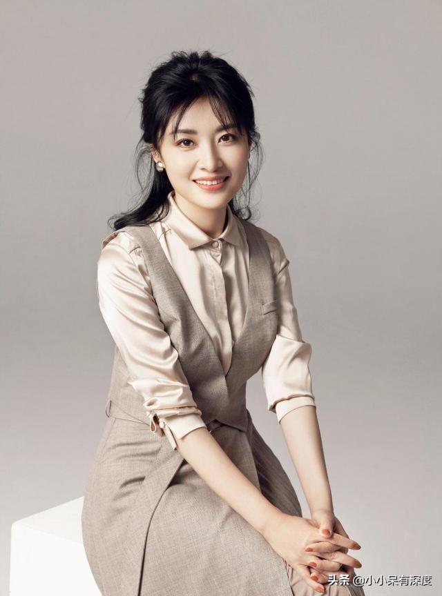 央视最漂亮新闻主持人(cctv新闻频道男主持人一览表)