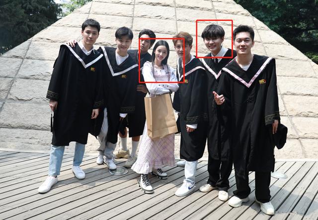 和关晓彤周也是同学，出道演冯小刚作品，刘奕君儿子资源简直太好