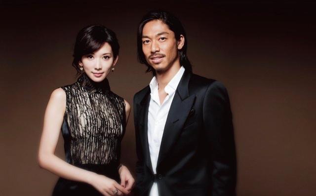 46岁林志玲婚后罕见露面，身材暴瘦脸部变形，女神终于老了