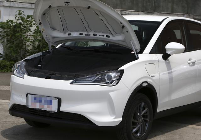 适合城市代步的两款SUV，不仅续航都在300km以上，还有时尚的外观