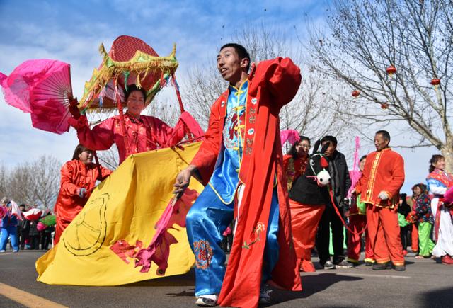 东北秧歌绕花组合视频乐亭地秧歌的传统表演方式