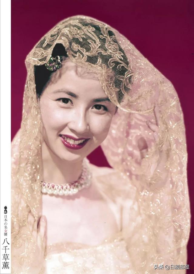 《血疑》中,她就扮演了山口百惠饰演的女主角的妈妈大岛敏江