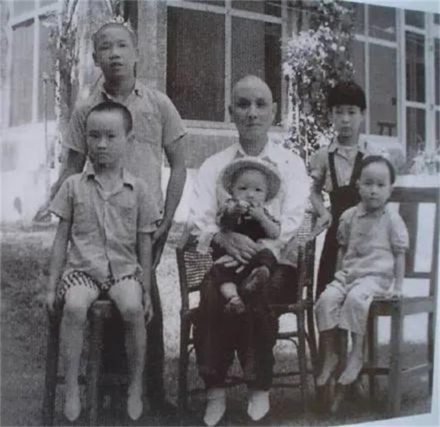 女子携重病老人来到中南海，指名找国务院副总理，邓子恢是我父亲