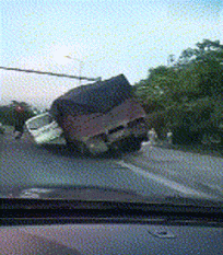 搞笑的动图GIF：小姐姐，你这牙齿居然能自由装卸