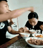 爆笑的动图GIF:谁知道它是怎么变绿的?