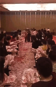 爆笑的GIF图：妹子，你能不能长点心，看着都疼