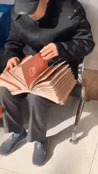 搞笑的GIF趣图:真是把毕生所学都使出来了!